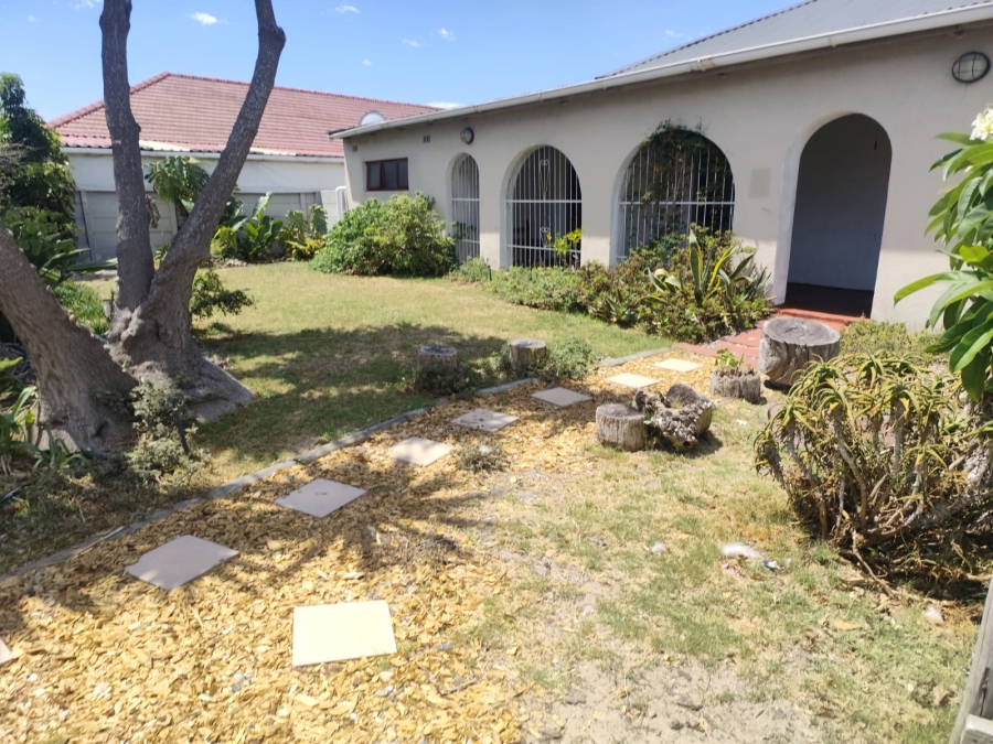 5 Bedroom Property for Sale in Athlone Western Cape